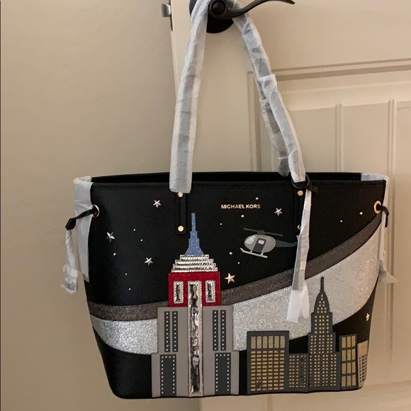 Michael Kors Handbags - NEw Limited Edition Michael Kors LG Tote!